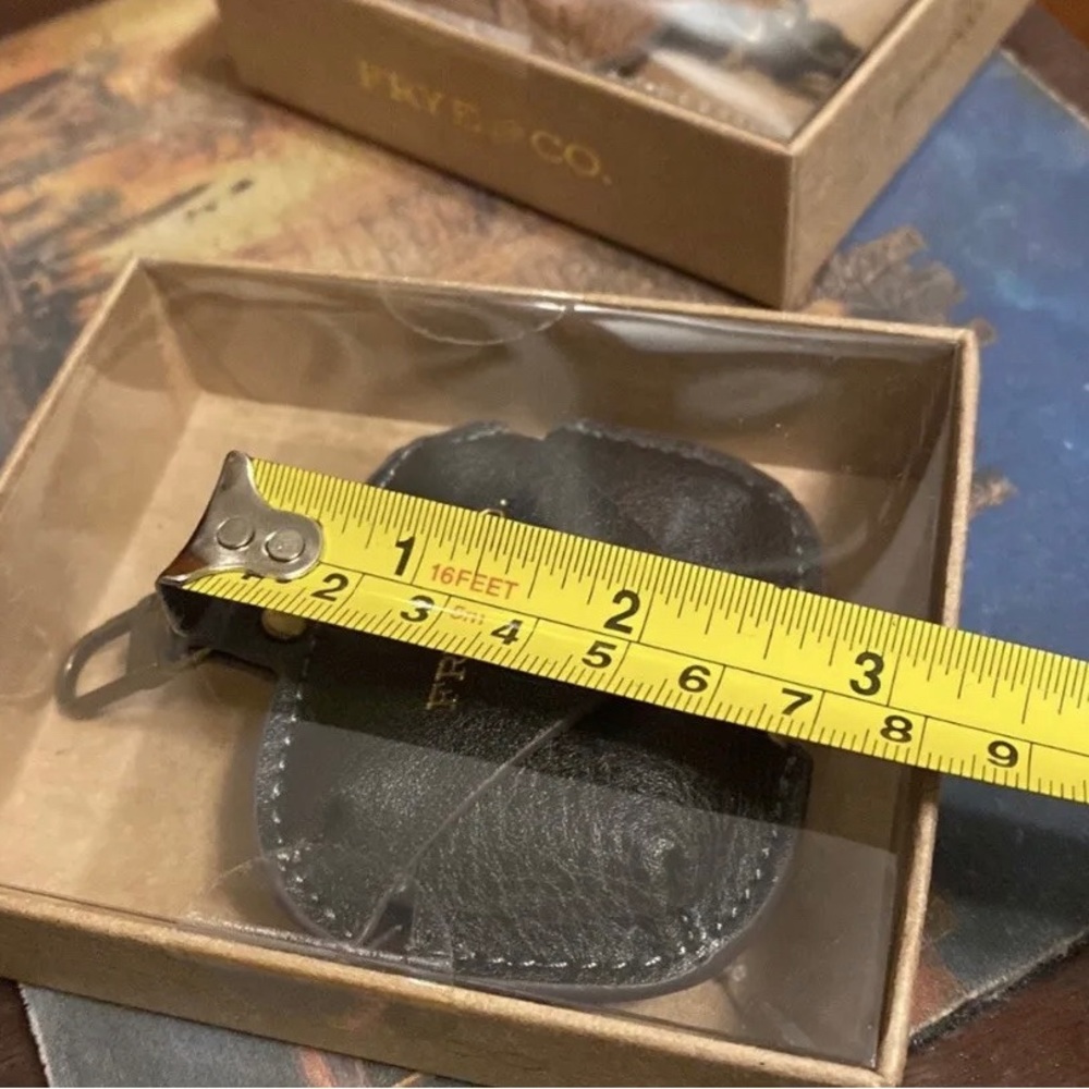 Frye Vegan Leather Earbud Case- Pro NIB! Brown Cognac NEW IN GIFT BOX ☝🏻🥳🎁 - Picture 4 of 4